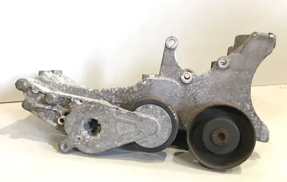 Audi A4 S4 B6 8E 8H Engine mounting bracket 06B903143L