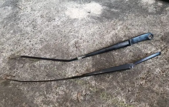 Volkswagen Transporter - Caravelle T5 Front wiper blade arm