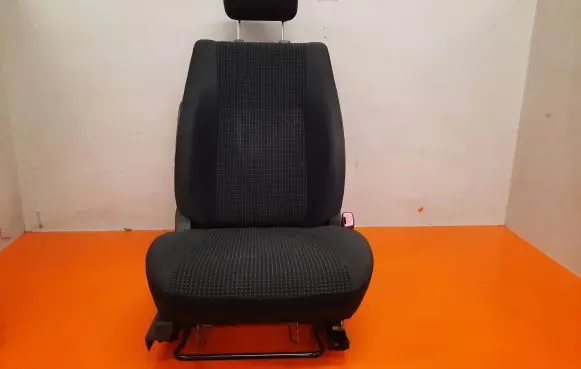 Suzuki Swift I Front passenger seat 