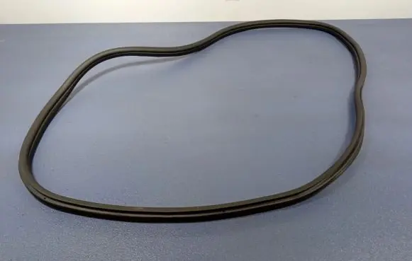 BMW 1 F40 Front door rubber seal 7452341