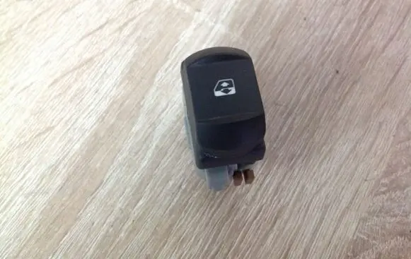 Renault Grand Modus Electric window control switch 2808203