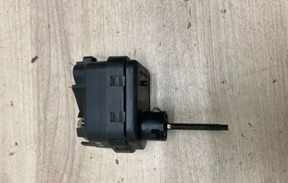 Lexus RX 300 Headlight level adjustment motor 3722182045