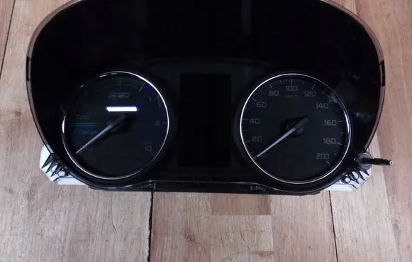 Mitsubishi Outlander Speedometer (instrument cluster) 8100CPHEV