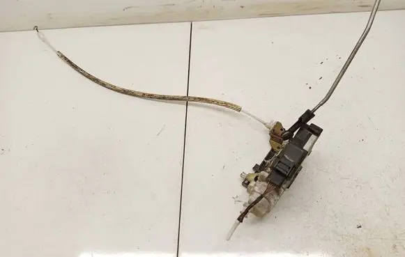 Audi A4 S4 B5 8D Front door lock 4d0173a