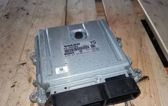Volvo V70 Engine control unit/module P31303388 31303388 0281015286