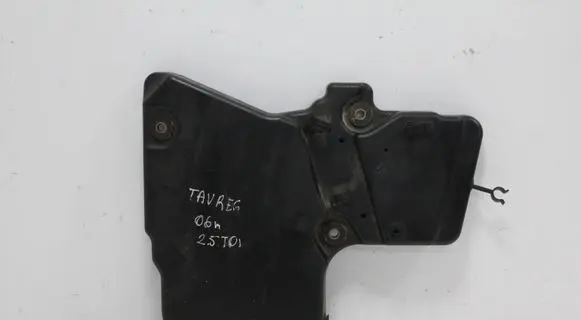 Volkswagen Touareg I Timing belt guard (cover) 070108905