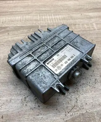 Volkswagen Golf III Engine control unit/module ECU 032906026D 0261203314 Main315