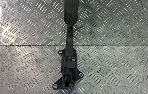 Toyota C-HR I Accelerator throttle pedal 78110F4020