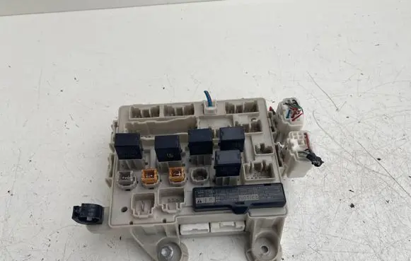 Toyota Previa (XR30, XR40) II Fuse module