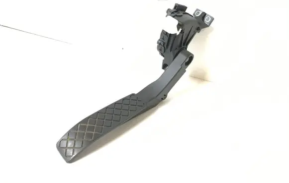 Volkswagen Touareg II Accelerator throttle pedal 7L0723507D