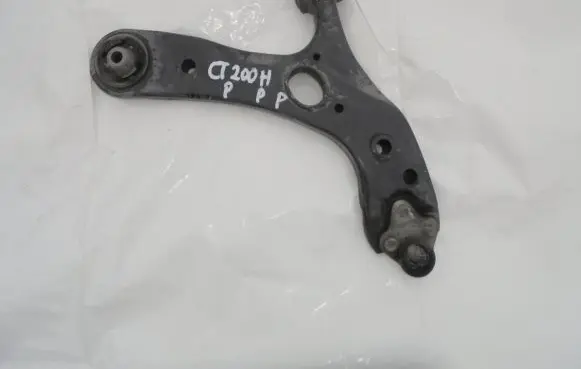 Lexus CT 200H Front lower control arm/wishbone