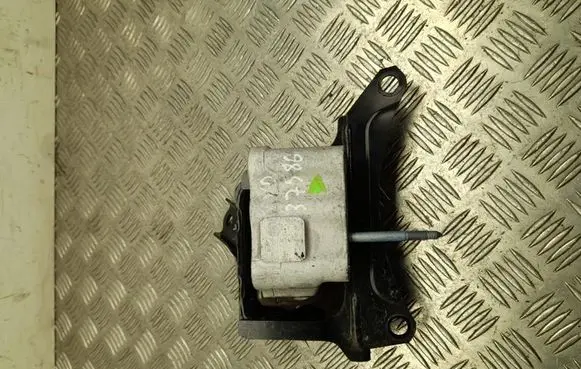Toyota Prius (XW50) Engine mount bracket