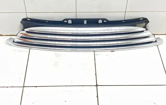 Mini One - Cooper Clubman R55 Front bumper upper radiator grill 16084401 16084400