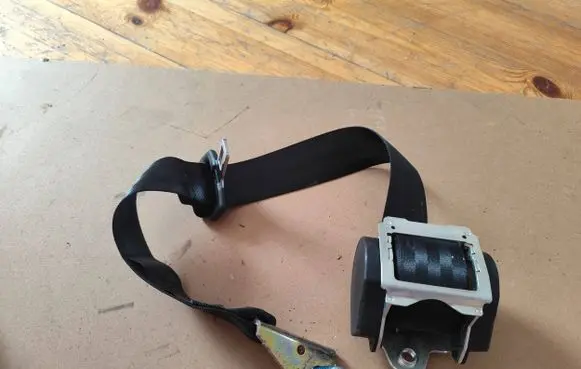 Volkswagen Golf V Rear seatbelt 1K6857805F 603574600 040534
