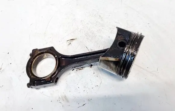 Ford Focus Piston with connecting rod 