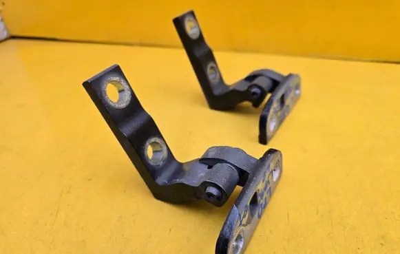 Lynk u0026 co 01 Front door lower hinge 888076249