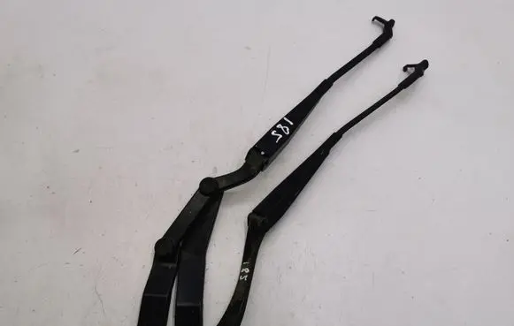 Mercedes-Benz C W204 Front wiper blade arm 25117 72338