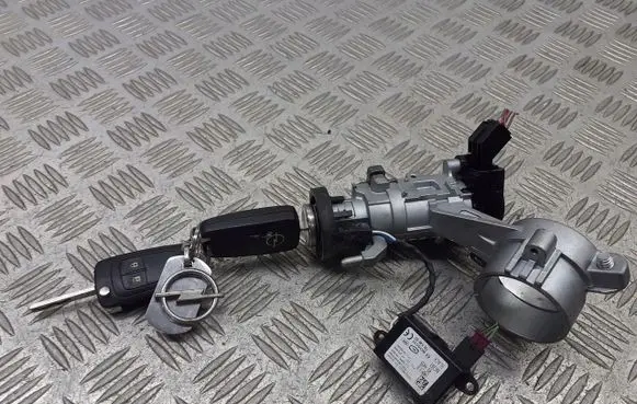 Opel Astra J Ignition lock 133334628