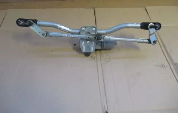 Alfa Romeo Giulietta Front wiper linkage and motor