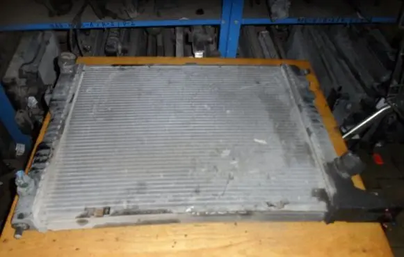 Opel Omega A Coolant radiator