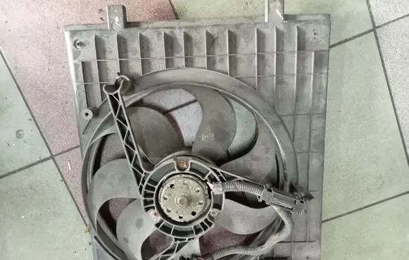 Volkswagen Fox Electric radiator cooling fan