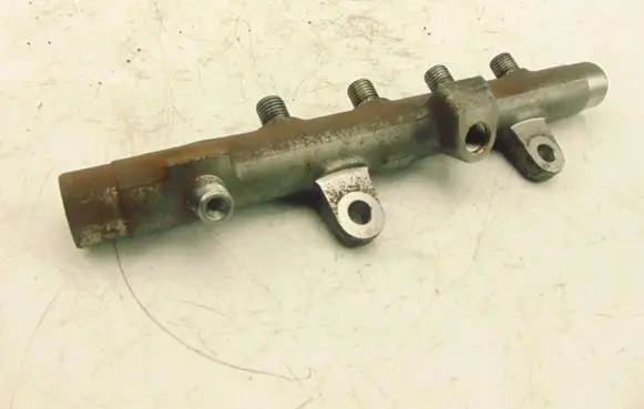 Renault Megane I Fuel injector supply line/pipe 
