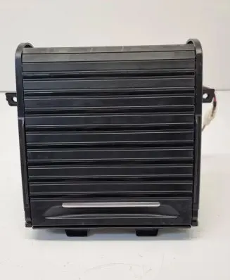 Cup holder front