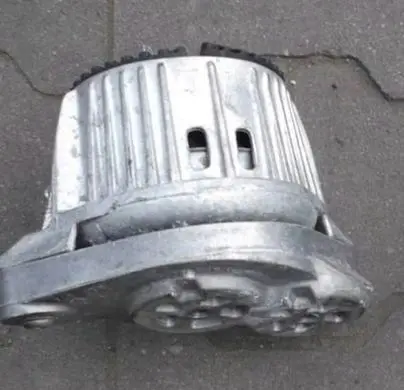 Mercedes-Benz SLK R172 Engine mount bracket MCD6285