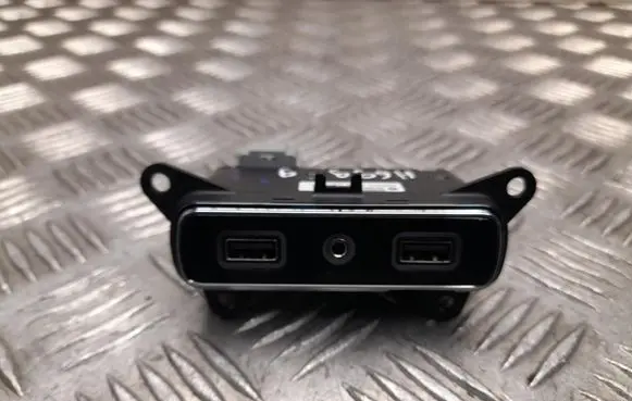 Jeep Grand Cherokee AUX in-socket connector 68323663AD