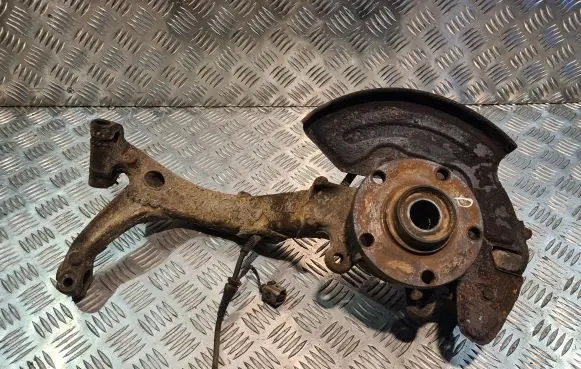 Volkswagen PASSAT B5 Front wheel hub