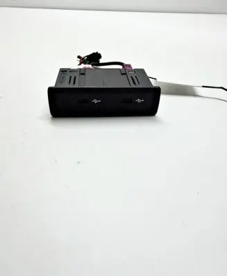 Mercedes-Benz CLA C118 X118 USB socket connector A2478204002 0115520