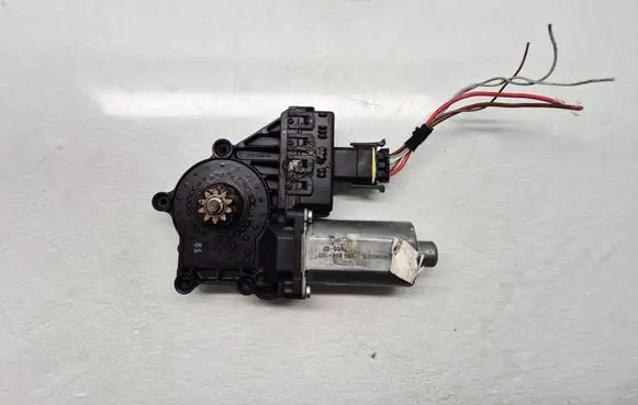 Opel Zafira B Front door window regulator with motor 994886101