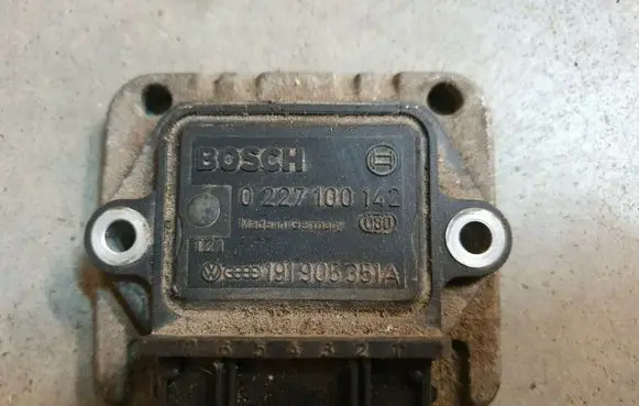Volkswagen Golf II Ignition amplifier control unit 191905351A