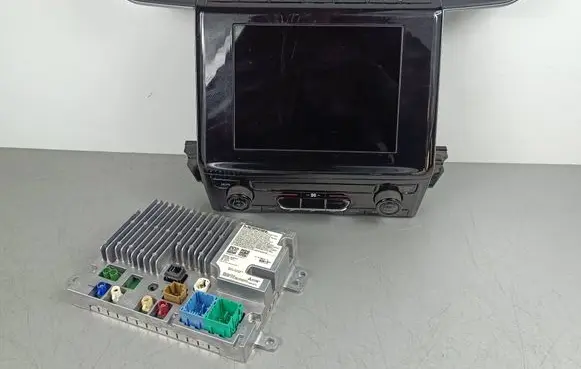 Jeep Grand Cherokee WL Radio/CD/DVD/GPS head unit 68474163AG Z1AA0093X0606 10R053321