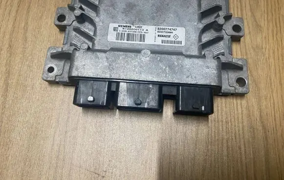 Renault Twingo II Engine control unit/module S120200113A 8200774747