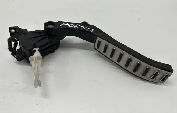 Porsche Cayenne (9PA) Accelerator throttle pedal 7L0723507
