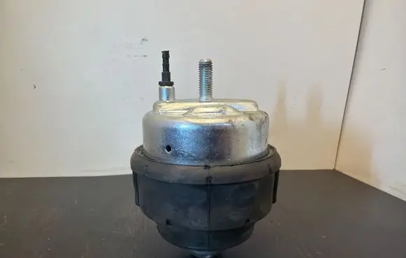 Volvo S60 Engine mount bracket 