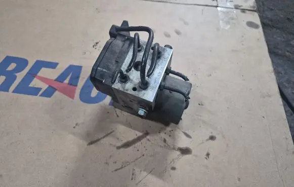 Volkswagen PASSAT B5.5 ABS Pump 8E0614111T 0265202401