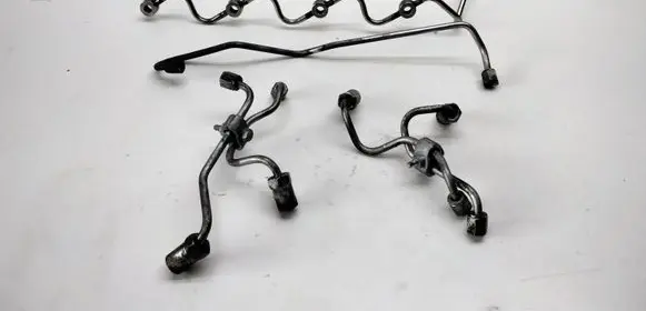 Toyota Auris 150 Fuel injector supply line/pipe 