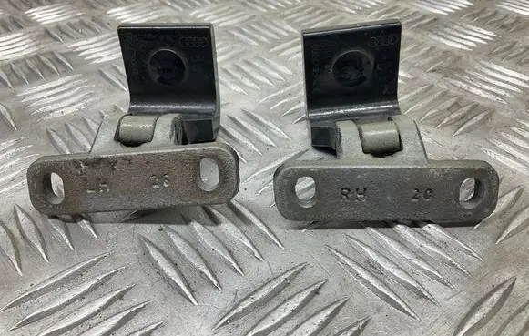 Audi Q3 8U Tailgate/trunk/boot hinge 8U0827299 8U0827300