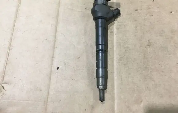 Skoda Octavia Mk3 (5E) Fuel injector 04L130277G