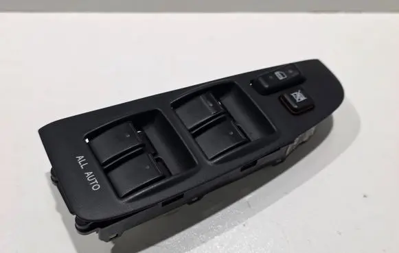 Toyota Avensis T250 Electric window control switch 8480205210b0