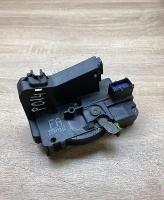 Opel Astra G Front door lock 2444018