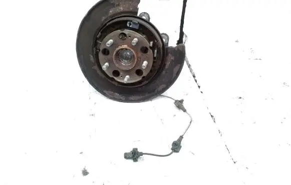 Rear wheel hub spindle/knuckle