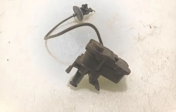 Volkswagen Jetta VI Fuel tank cap lock motor 5C6810773H