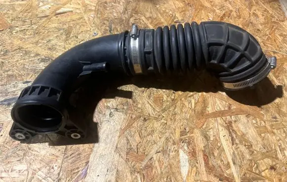Nissan Navara D23 Turbo air intake inlet pipe/hose 165764JA1A 1129994S01