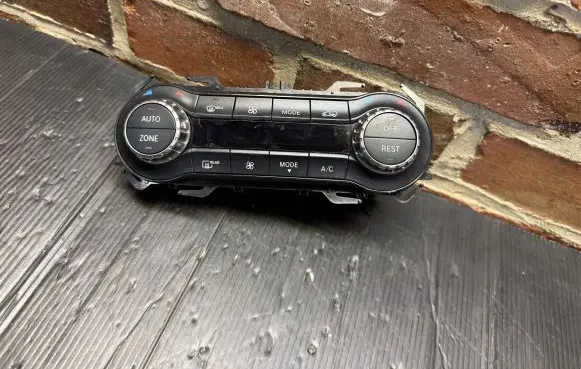 Mercedes-Benz GLA W156 Climate control unit A2469002408 5HB01044804 A2469010805