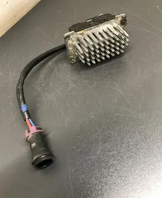 Audi A8 S8 D2 4D Heater blower motor/fan resistor 4A0820521