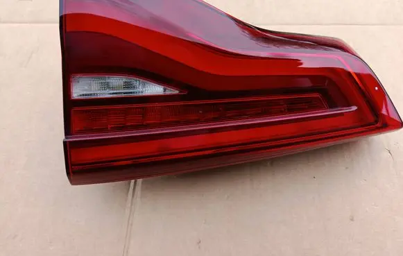 Tailgate rear/tail lights