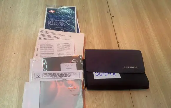 Nissan NV400 User manual 